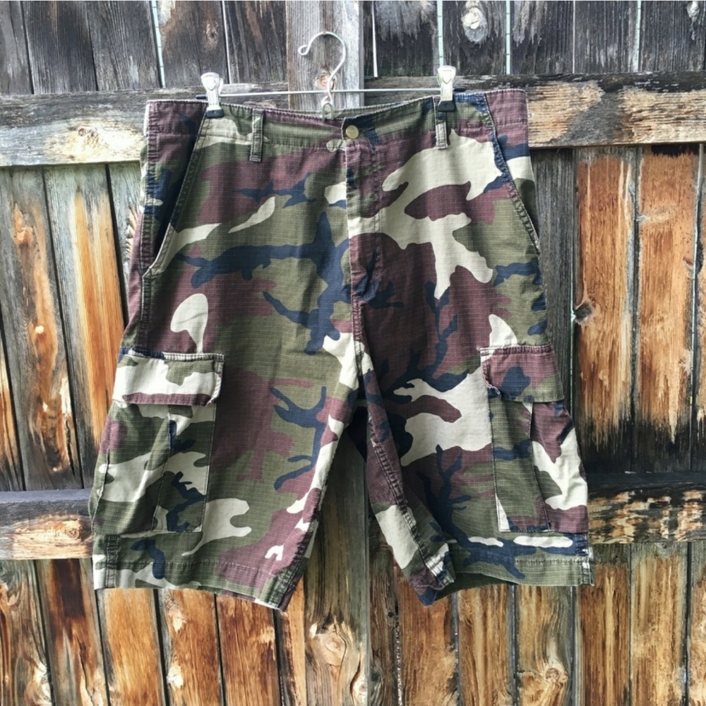Carhartt Camo Cargo Bermuda Shorts 32